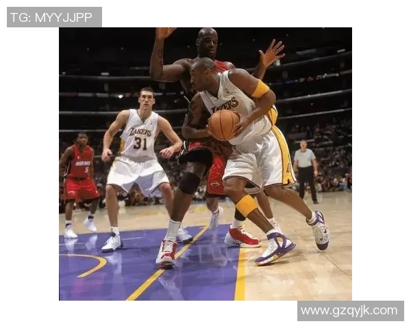 科比在2012年对阵火箭的经典表现与比赛回顾分析