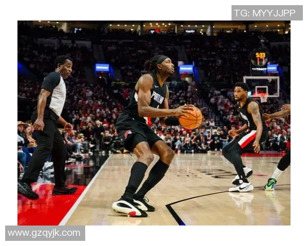 杰拉米格兰特如何在NBA赛场上展现出色的全面能力与领导力